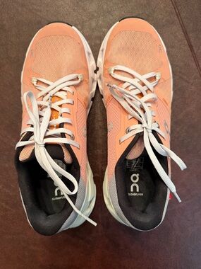 On Cloud Cloudflyer women’s athletic shoes, size 8